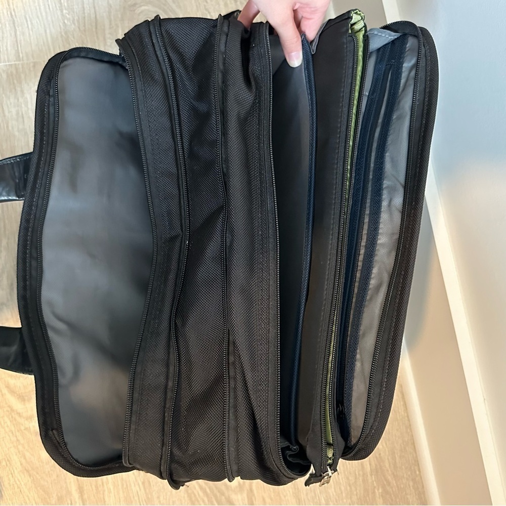 Tumi alpha 2 black expandable laptop briefcase bag 26141D2 - Picture 11 of 16